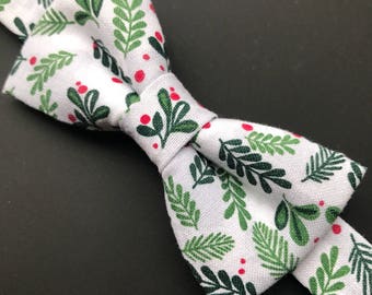 Pine leaves bow tie. Green and white bow tie. Green bow tie. Leaves bow tie. Christmas bow tie.