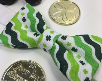 Shamrock bow tie. St patricks day bow tie. Clover bow tie. Green clover bow tie.