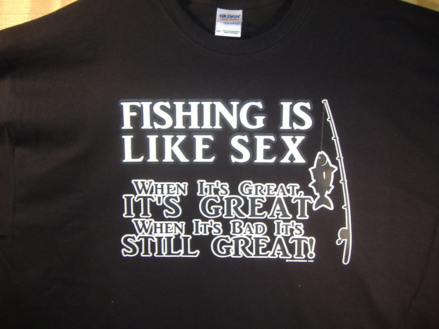 T-shirt Funny fishing is Like Sex 100 
