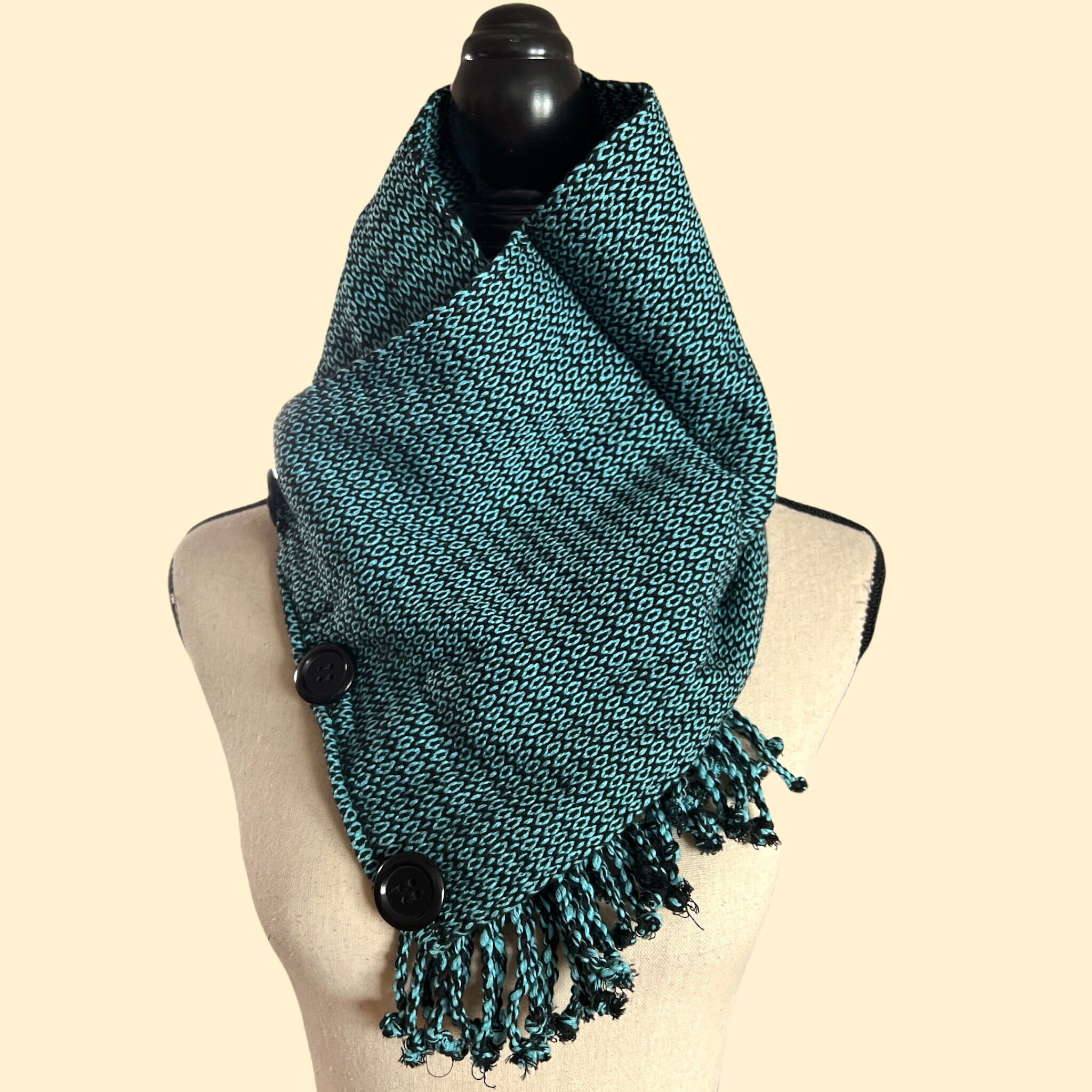 Hand knit 3 buttons Scarf
