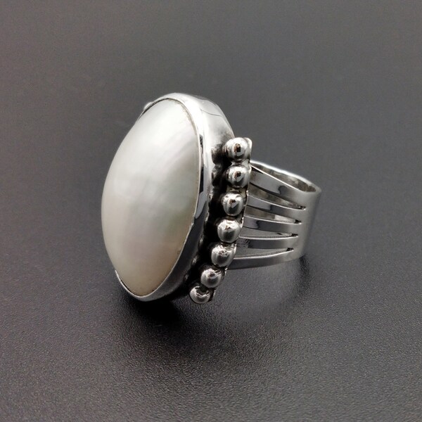 Vintage Native American NAKAI Signed Sterling Silver Mother of Pearl Ring