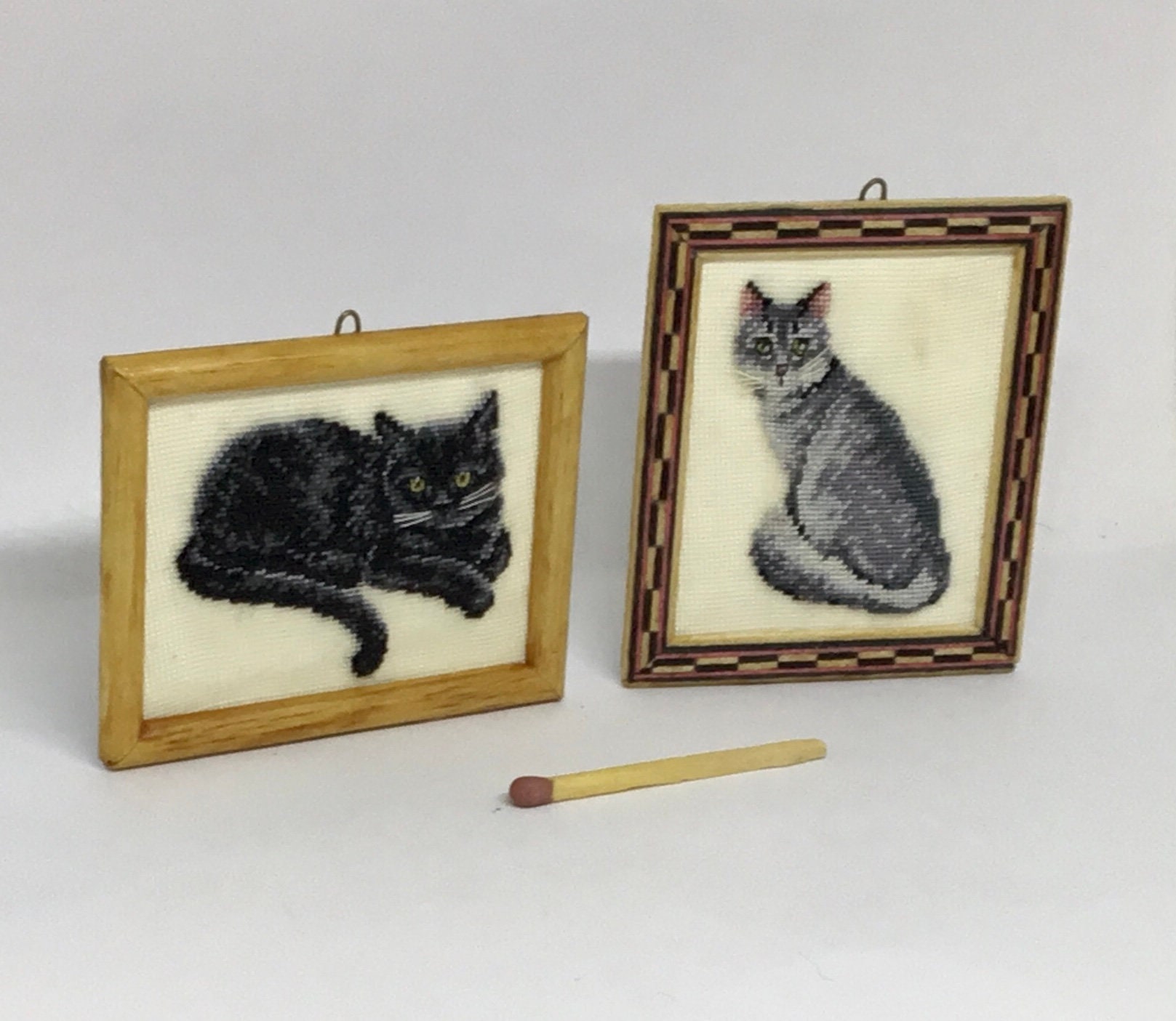Petit point elaborado, bordado a mano gatitos – La Crisálida