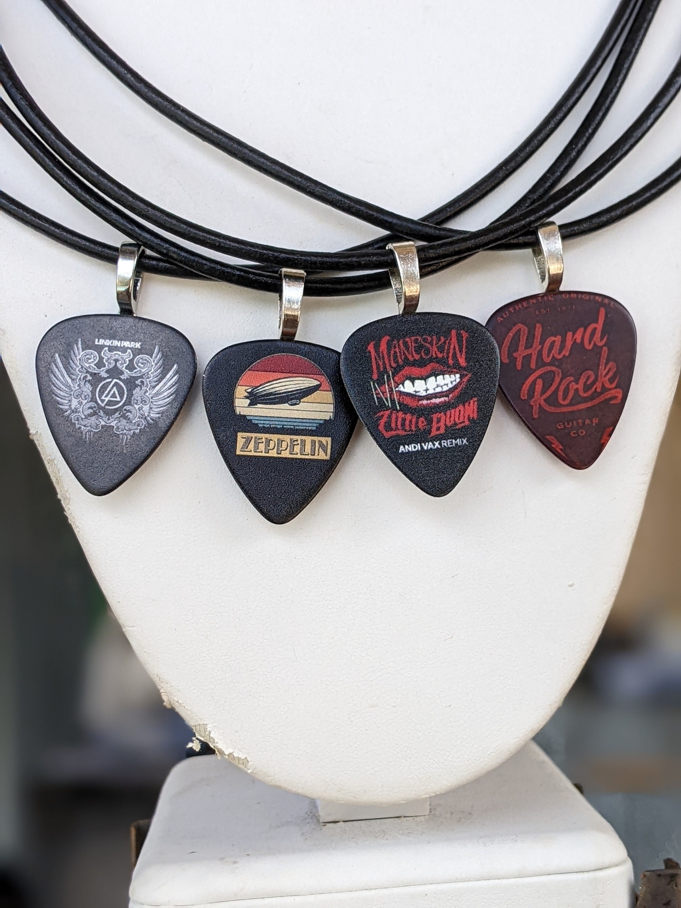 Collana in pelle con plettro per chitarra Rock Band Etsy Italia