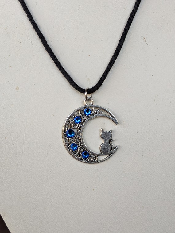 I Love My Pit Bull To The Moon And Back Womens Crescent-Shaped Swarovski  Crystal Dog Pendant Necklace