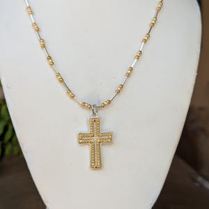 Collana con perline a croce