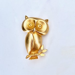 Vintage 1970s GOLDEN OWL Brooch AJC Pin