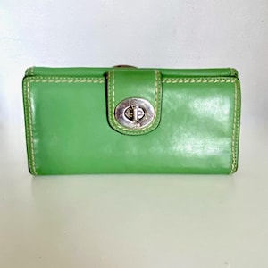 小物 Coach 65th Turnlock Bifold wallet green Y2K Coach Hampton Turn Key Bi Fold Over Vintage Green Leather Whip