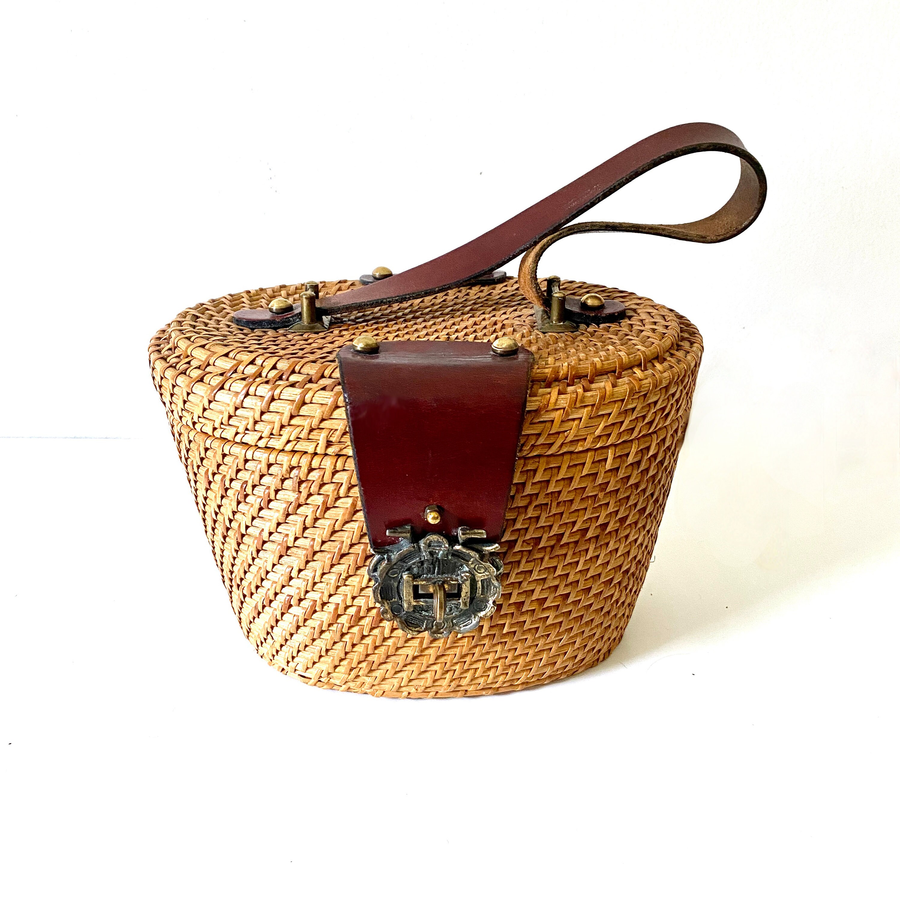 Etienne aigner basket best sale purse