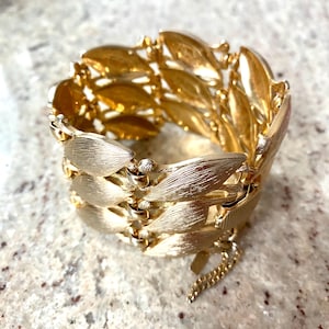 MONET VINTAGE チェリー リーフモチーフ ストーン装飾 ピンブローチ 日本最大級通販ショップ MONET VINTAGE チェリー リーフモチーフ