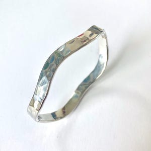 1970 Hammered Silver Hinged Bangle Bracelet Artist Hand Made Vintage Sterling 925