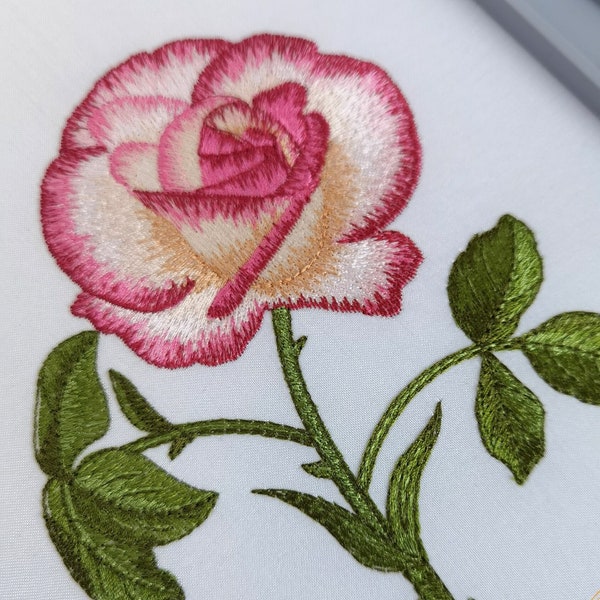 Rose in voller Blüte Maschinenstickerei Design | Blumenstickmuster 3 Größen