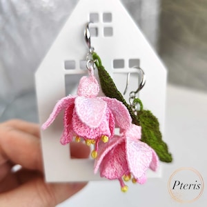 フクシアの機械刺繍デザインセット イヤリング、ネックレス、その他のジュエリーを作るための 3D フラワー フラワー FSL すべてフープ モチーフ、4x4 フープ