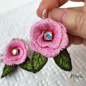 バラの3Dフラワージュエリーを作成するための自立型レース刺繍デザイン、すべてフープFSL刺繍モチーフ、3サイズ