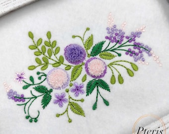 Broderie machine en chenille à franges et fleurs roses et lilas, motif 3 tailles de broderie.