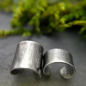 Helle Rinde Strukturierte Sterling Silber Ohrmanschette, Größe für Ihre obere Helix. Perfekt für Nicht-Piercing Ohren