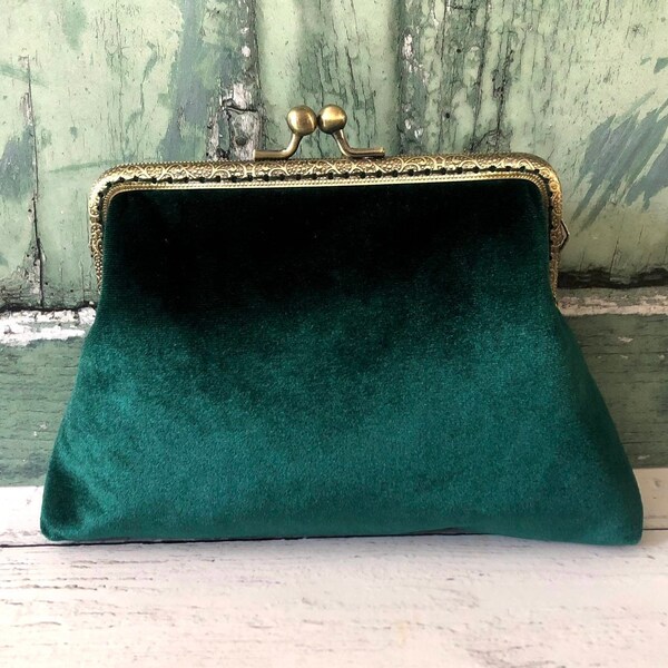 Emerald Green Velvet 5.5 Inch Sew In Frame Vintage Style Clutch Bag