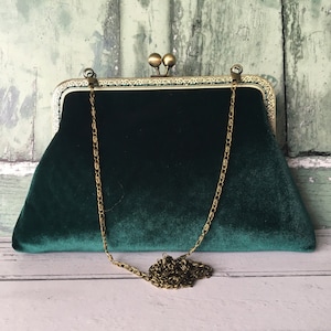 Deep Emerald Green Velvet 8 Inch Clasp Vintage Style Frame Clutch Bag