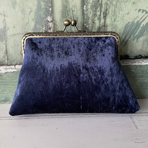 Navy Blue Crushed Velvet 5.5 Inch Sew In Frame Vintage Style Clutch Bag