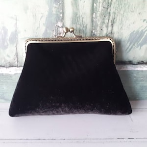 Black Velvet 5.5 Inch Sew In Frame Vintage Style Clutch Bag