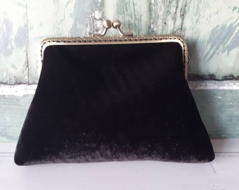 Black Velvet 5.5 Inch Sew In Frame Vintage Style Clutch Bag