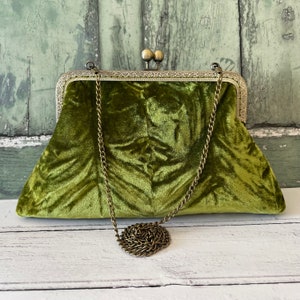 Bolso de mano estilo vintage de terciopelo verde oliva de 20 cm con cierre de broche