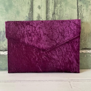Mulberry Purple Crushed Samt Slim Fold Over Umschlag Clutch Bag