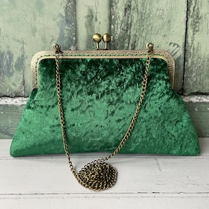 Jewel Green Velvet 8 Inch Clasp Vintage Style Frame Clutch Bag