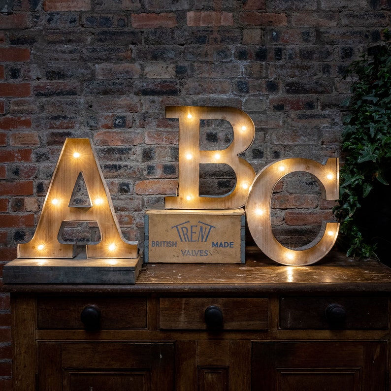 Luces LED gigantes de madera estilo granero rústico XL con letras iluminadas A-Z, y Funciona con pilas/Decoración del hogar/Regalo/Decoración de bodas/Accesorios para fotografías imagen 2