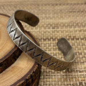 Vintage artist signed MY native sterling cuff with stamp detailing