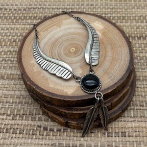 VTG southwest onyx and feather native sterling necklace