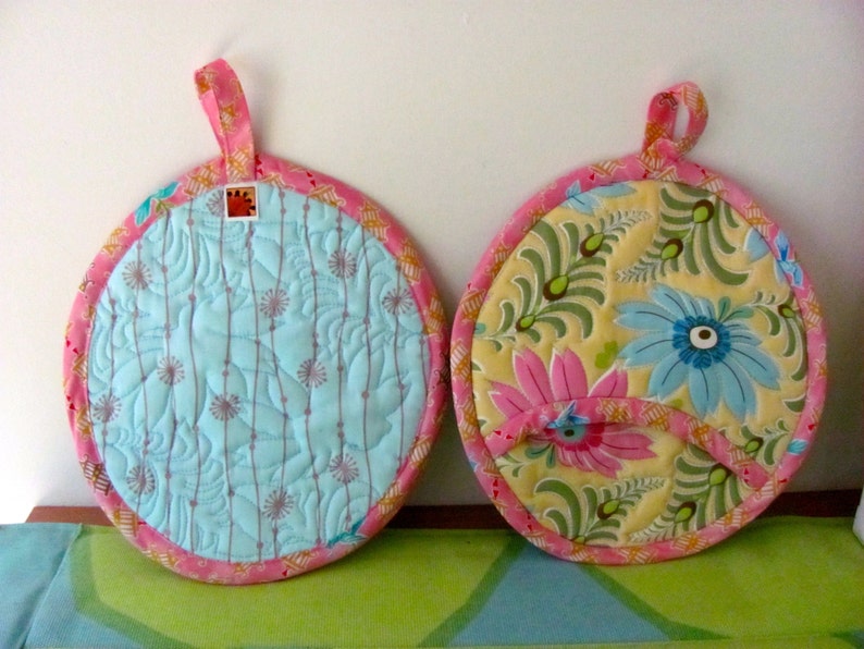 Download Pot Holder Hot Pad and Oven Mitt / Quilted Pot Holders ...