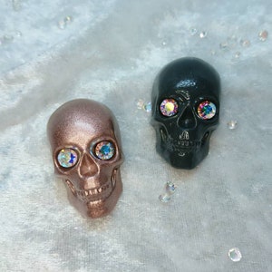 Gothic Resin Skull Pins with Crystals, Crystal Skull Pin for Bag, Halloween Brooch, Pin Board, Skull Badge, Gothic Accessories