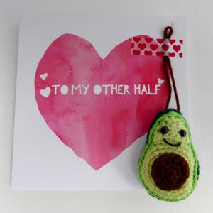 Avocado gehäkelte Valentinskarte - Avocado Schlüsselanhänger - Vegane Valentinskarte - Avocado-Valentinskarte - Avocado-Verzierung - Veganes Veggie-Geschenk