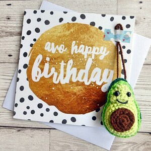 Carte d'anniversaire au crochet avocat - avocat Amigurumi - carte d'anniversaire végétalienne - carte d'anniversaire avocat - ornement avocat - cadeau d'anniversaire végétalien