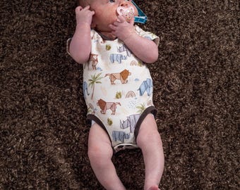 geometric animal baby romper for girls, safari baby shower gift, giraffe baby bodysuit for boys, yellow gender neutral coming home outfit