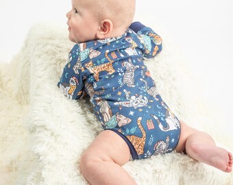 Christmas cats, Christmas baby bodysuit, newborn Christmas outfit boy, baby boy first Christmas gifts for infants, Christmas baby, purrfect