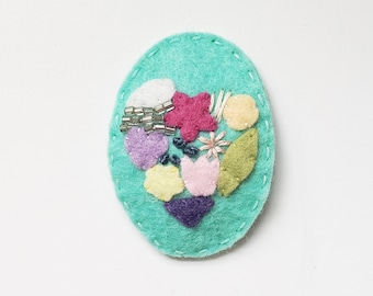 Pinza para el cabello con flor de corazón de menta / pinza para el cabello de fieltro / pinza para el cabello bordada