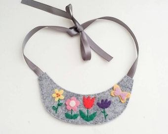 Hermoso collar de flores de fieltro para niños