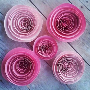 Fleurs en papier ombrées roses : décorations de table de mariage faites main (Ensemble de 20)