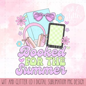 Puede incluir: Un diseño de sublimación digital con un libro, auriculares, gafas de sol, un teléfono y flores. El texto "Booked for the Summer" está en una fuente retro.