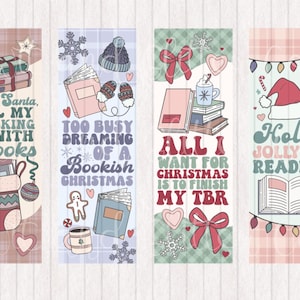 Puede incluir: Cuatro marcapáginas coloridos con temas navideños. Los marcapáginas presentan ilustraciones de calcetines, libros y luces navideñas. El texto en los marcapáginas dice: "Querido Santa, llena mi calcetín con libros", "Demasiado ocupado soñando con una Navidad literaria", "Todo lo que quiero para Navidad es terminar mi TBR", y "Lector alegre y festivo".
