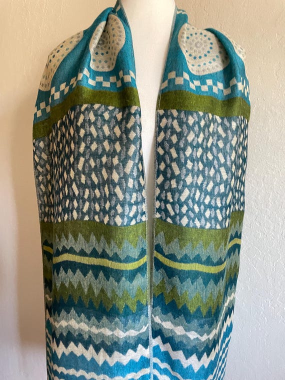 Geometric patterns flowy scarf