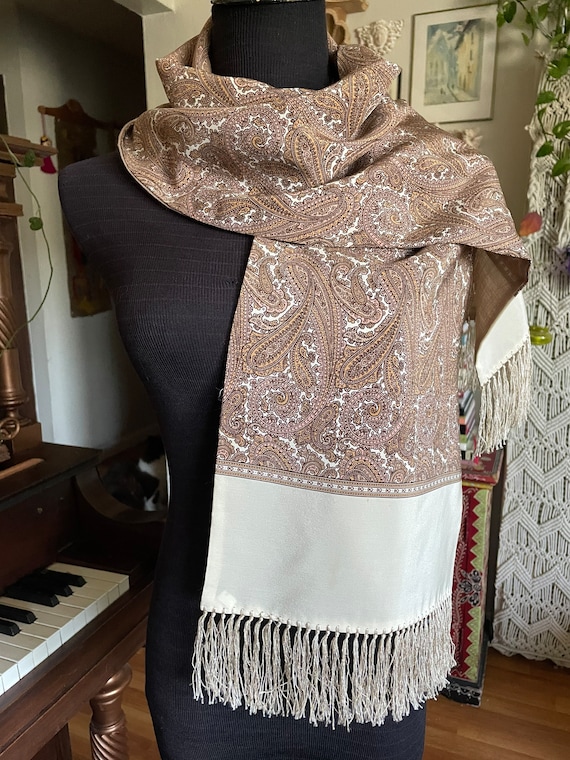 Wool and silk fringes scarf