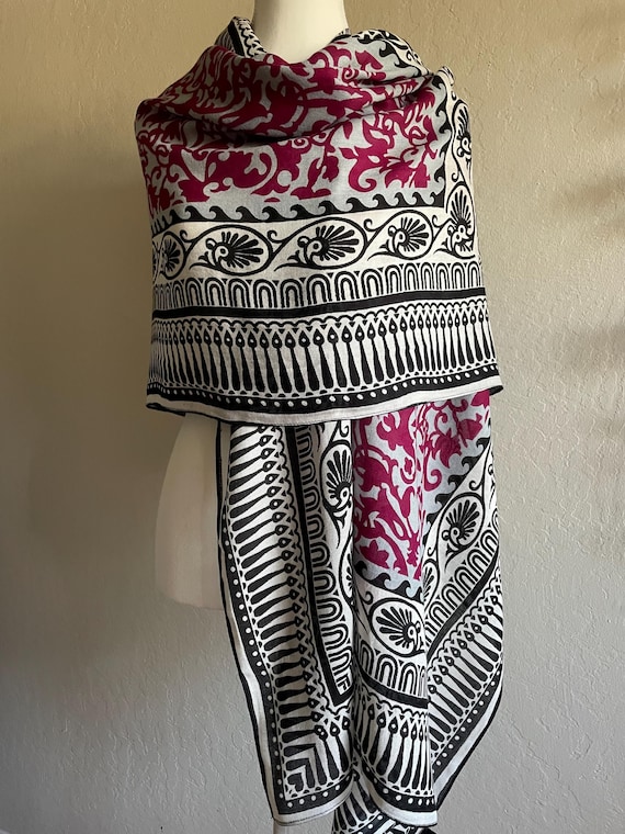 paisley pattern wrap - image 1