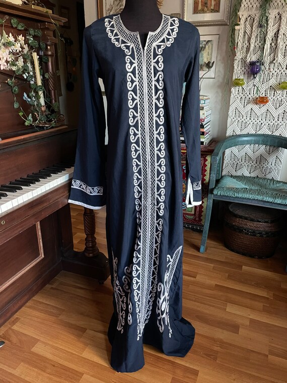 Embroidered caftan - image 1