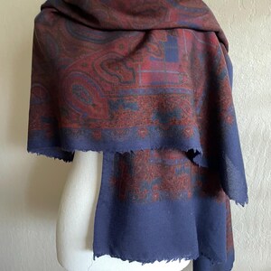 Châle fin en laine image 1