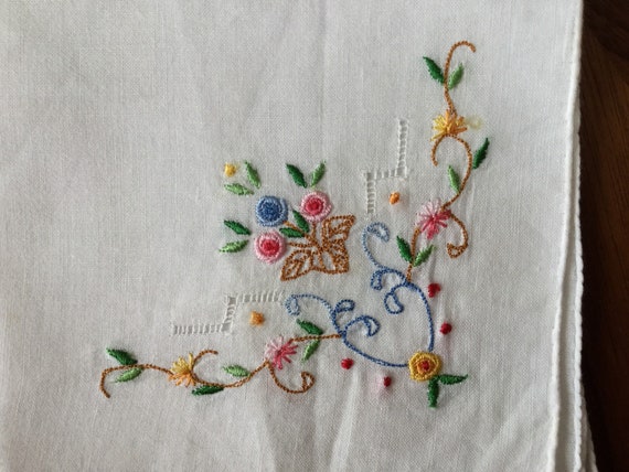 Vintage 1960s white cotton floral handkerchief - … - image 5