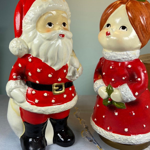 Vintage Santa and Mrs Claus figurine and music box-mid century-kitschmas-whimsical Santa-Mrs Claus music box-Christmas kitsch-kissing