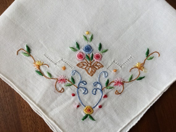 Vintage 1960s white cotton floral handkerchief - … - image 6