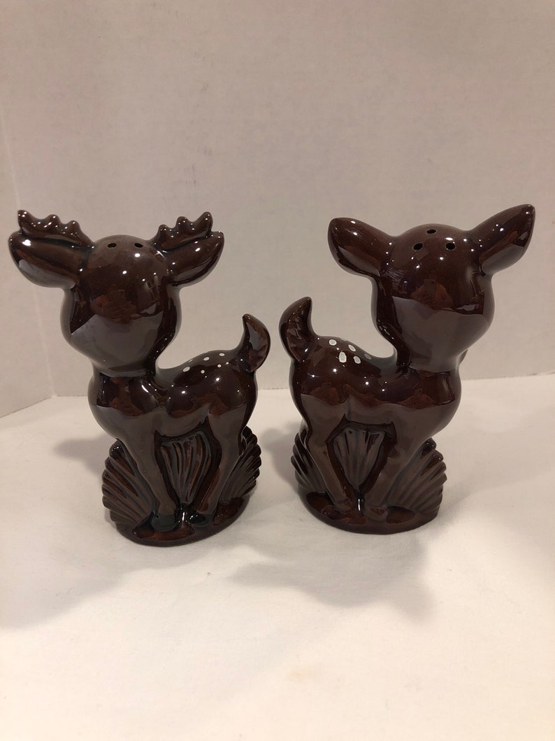 mid century deer shakers kawaii kitsch blue eyed deer japan redware shakers Vintage Kitschy deer salt and pepper shakers cute deer